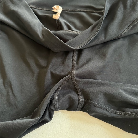 Women's Under Armour HeatGear Compression Capri Leggings - Picture 4 of 5